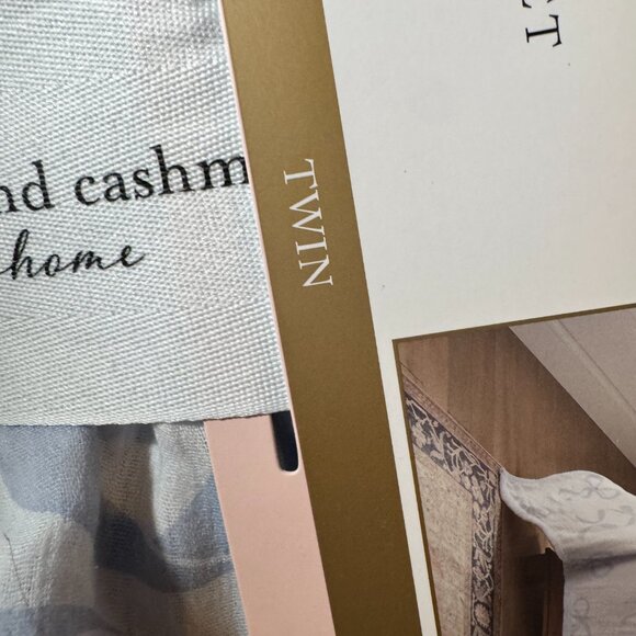 Cupcakes & Cashmere Blue &‎ White Bow Reversible Gauze Blanket 68" x 86" NWT - Picture 5 of 7